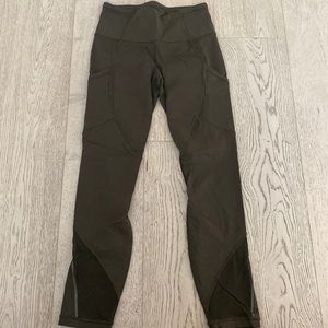 Lululemon army green legging scrunch butt size 4 pockets mesh ankles
